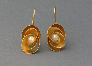 Ohrhänger BLOOM goldplattiert mit Perle